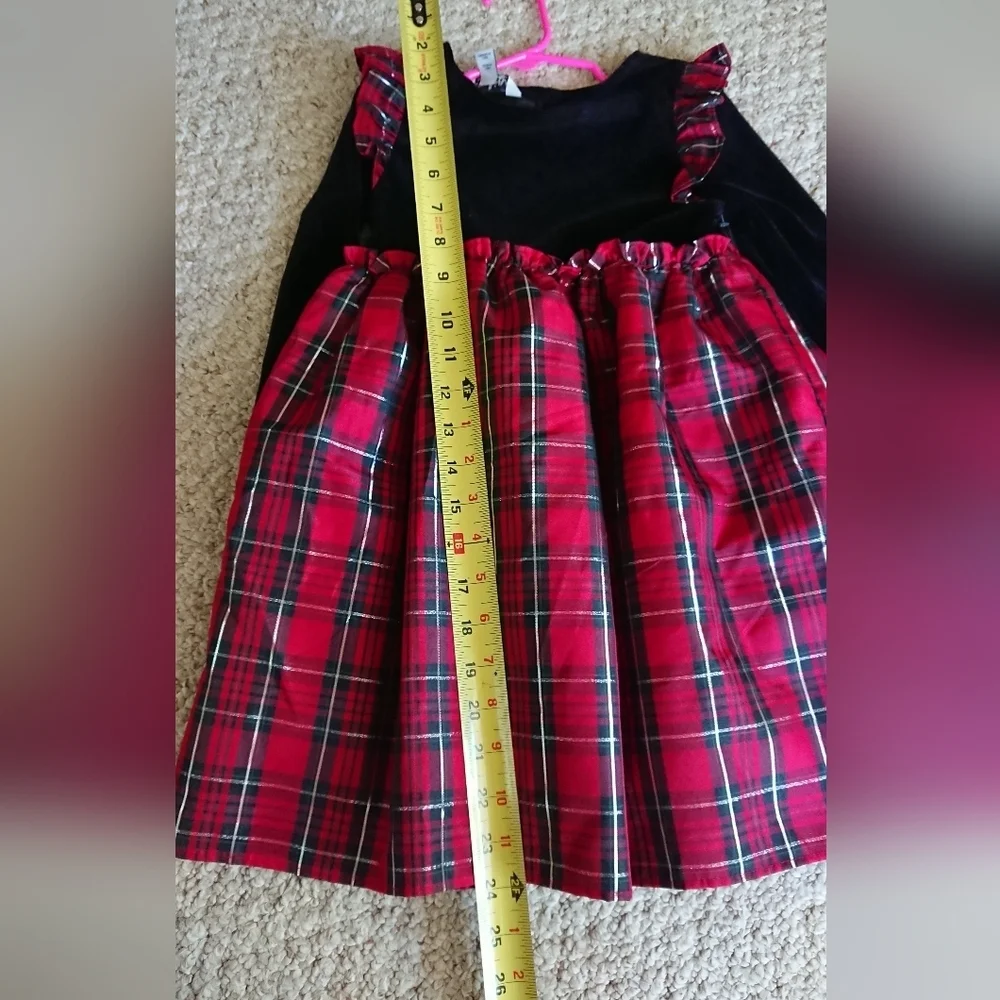 Pippa & Julie Velvet Plaid Dress in Plaid Red & Black girl Dress size 6
